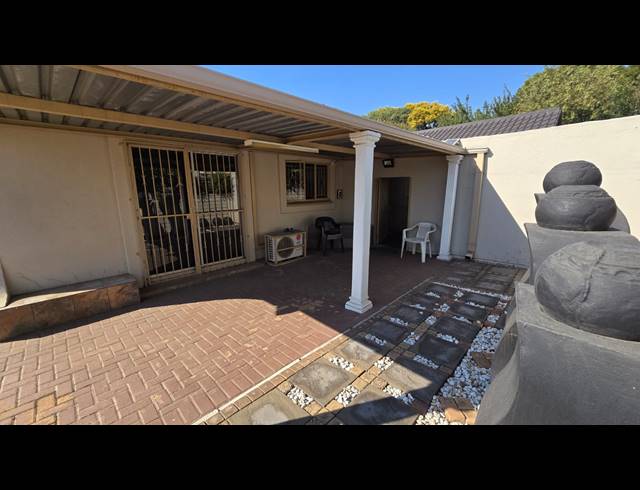 3 BEDROOM FREEHOLD FOR SALE IN MAYBERRY PARK